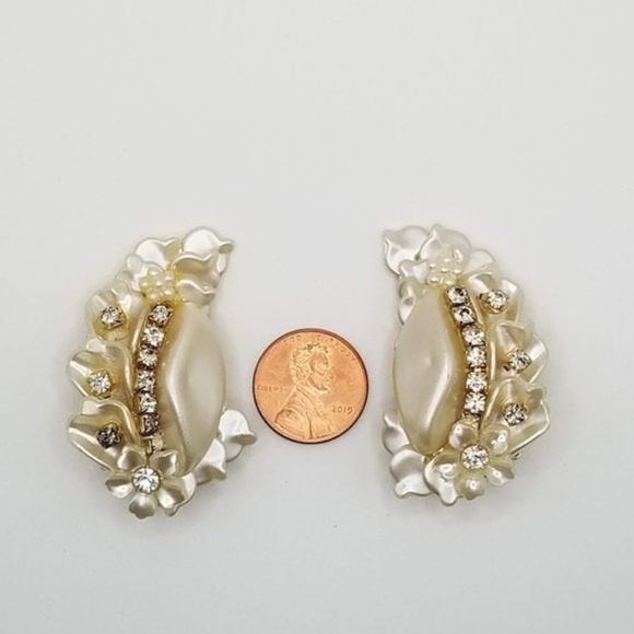 Vintage Shell Like and Rhinestone Ear Climber Clip-on Earrings - Picture 5 of 7